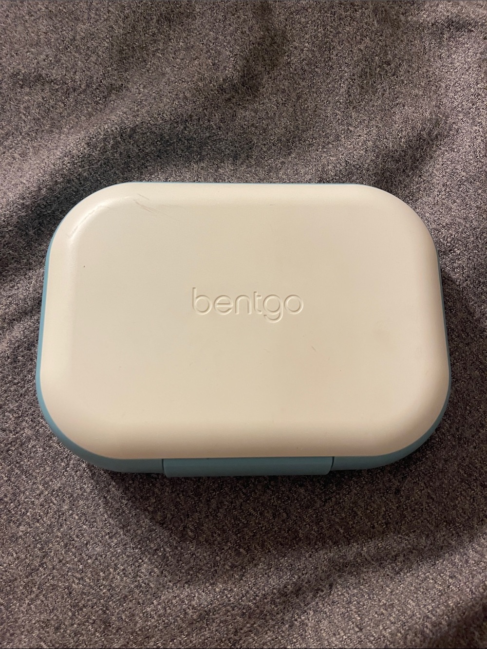 Bentgo Compact Lunch Case in White and Light Blue